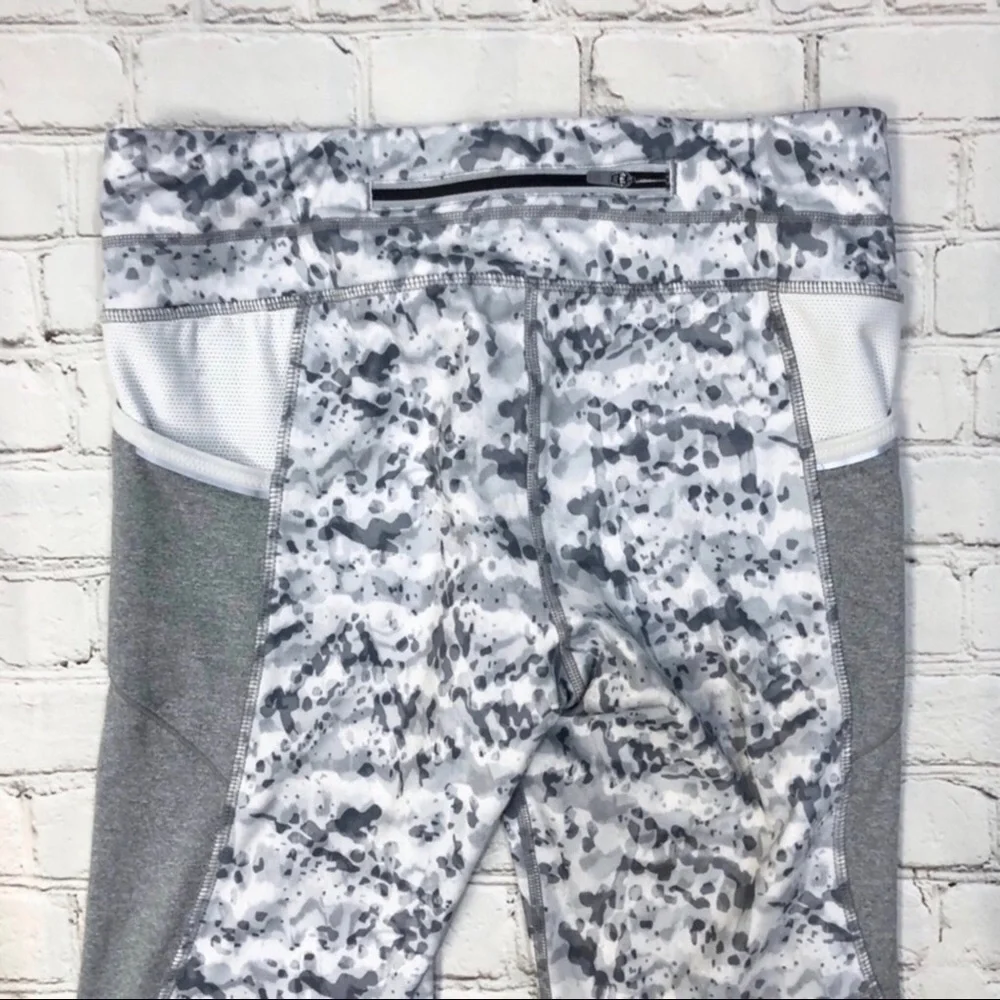 Athleta Run Dapple Be Free Crop Legging Gray White Size Small Activewear - Picture 3 of 14